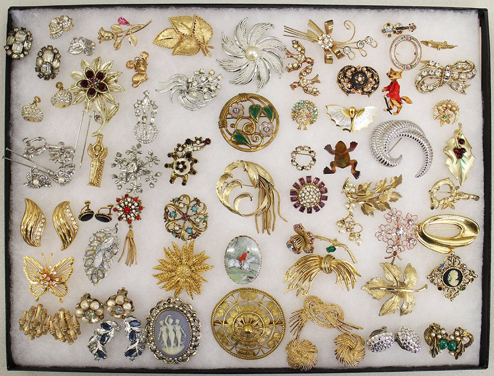 VINTAGE COSTUME BROOCHES & EARRINGS: Includes Sarah Coventry, BSK, Lisner, Emmons, Maravella, Monet, Napier & more.