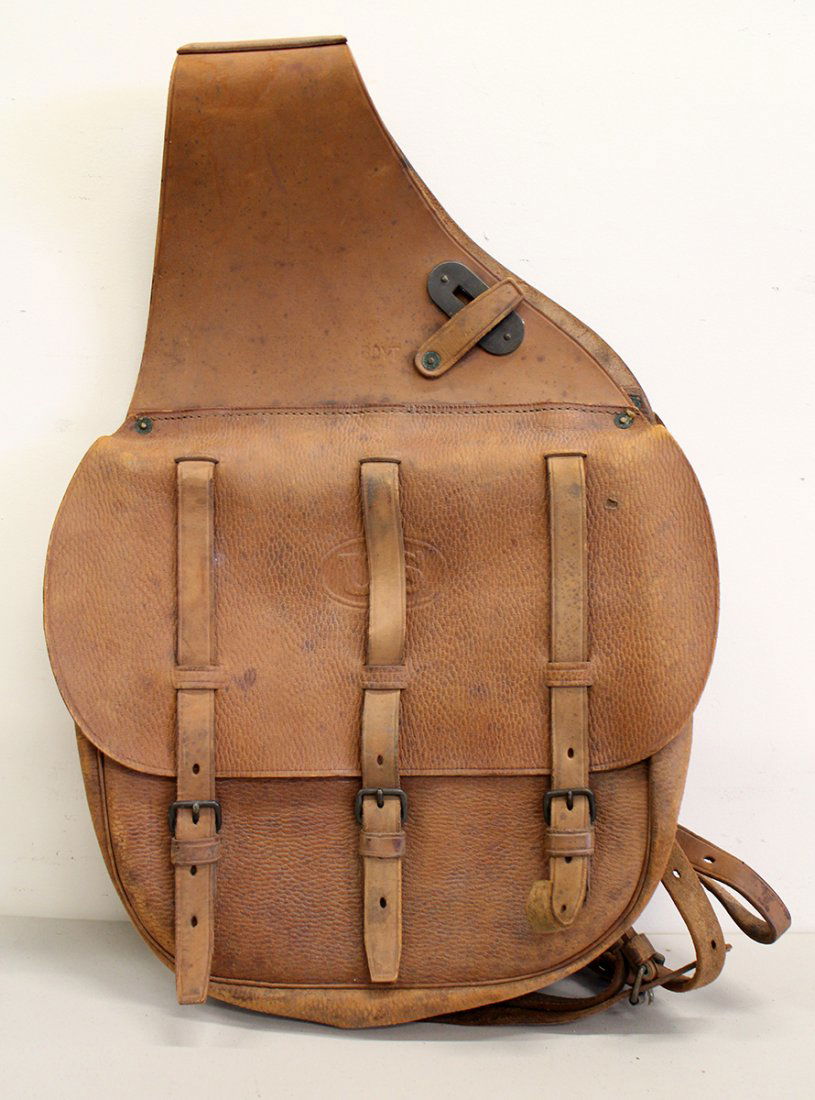 WWI ERA U.S. CALVARY SADDLE BAG: WWI era US Army Calvary leather saddle bag with liner. Marked Boyt.