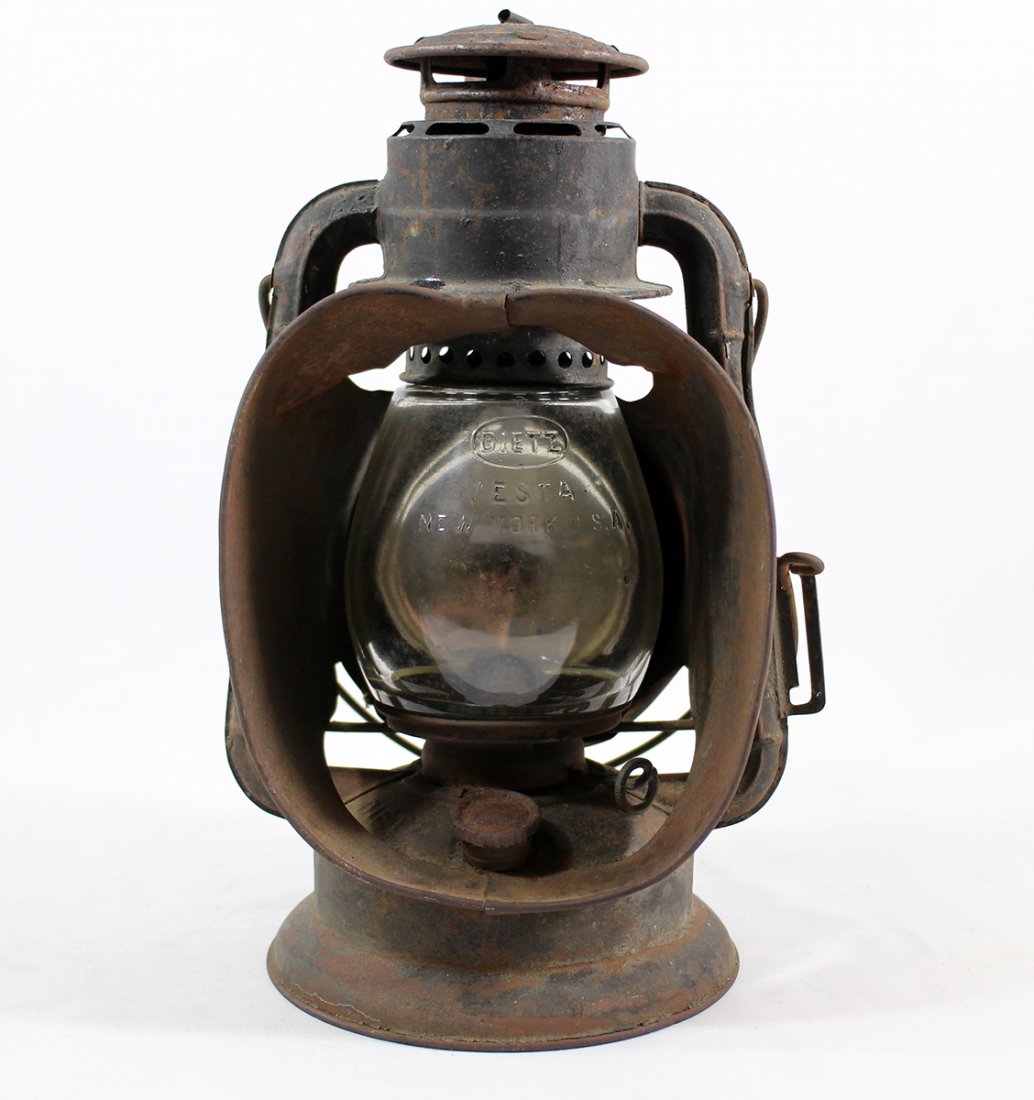 DIETZ IDEAL INSPECTOR LANTERN: Dietz ideal inspector railroad lantern. 11 1/2" tall without handle.