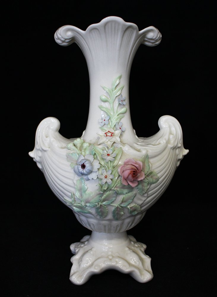 BELLEEK VASE (1 of 4)