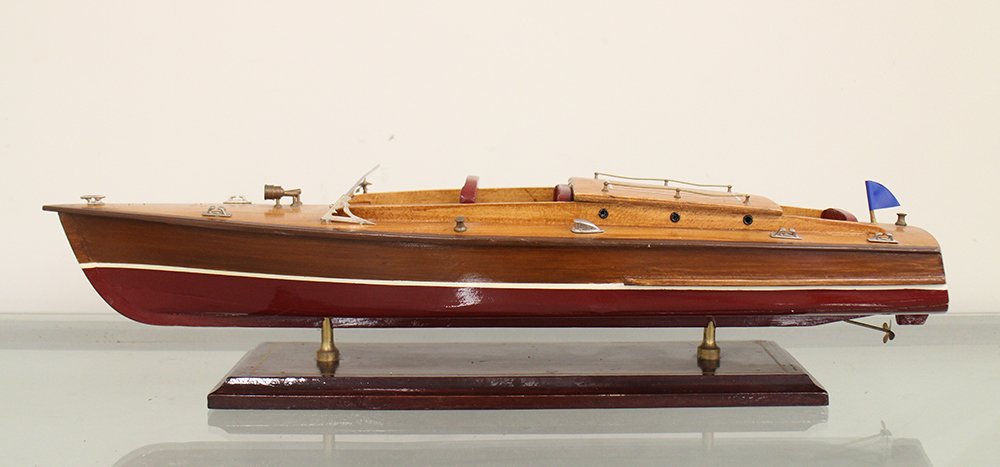 CHRIS CRAFT MODEL BOAT (1 of 2)