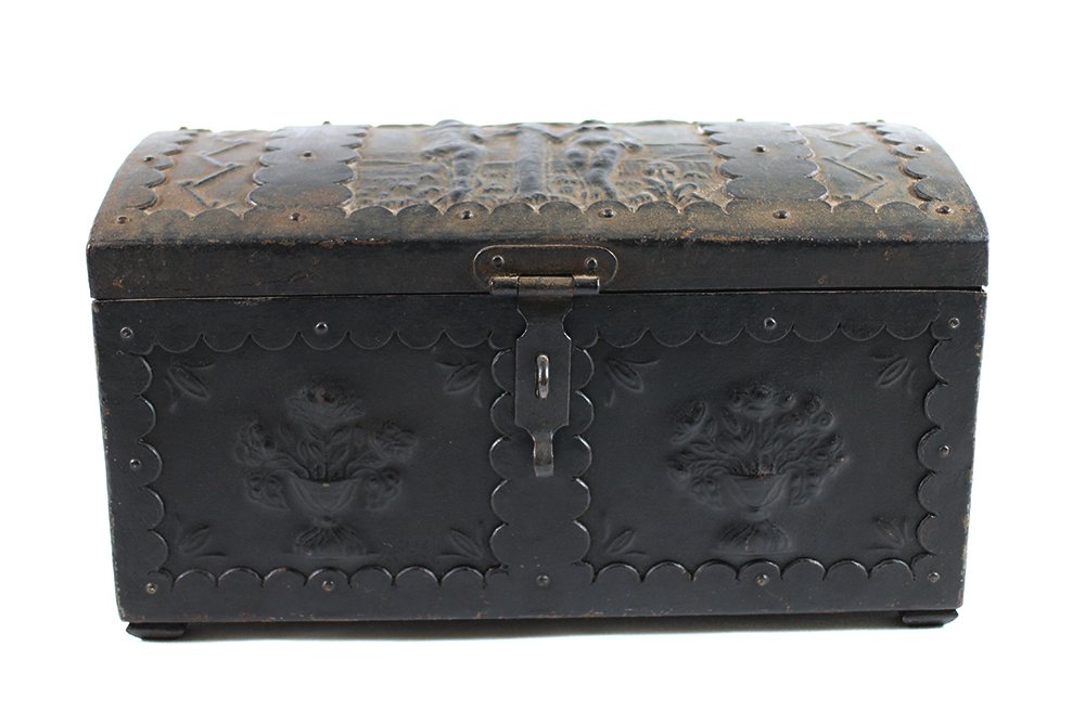 VINTAGE ADAM & EVE METAL JEWELRY CASKET (1 of 3)