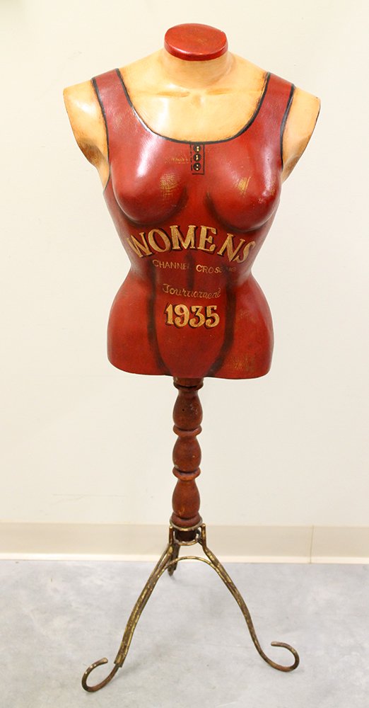 WOMENS CHANNEL CROSSING 1935 TOURNAMENT MANNEQUIN (1 of 2)