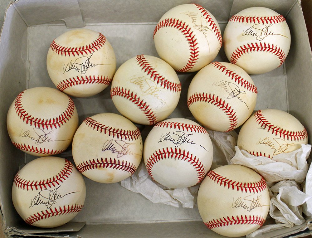 (11) SIGNED DAVEY JOHNSON BASEBALLS (1 of 1)
