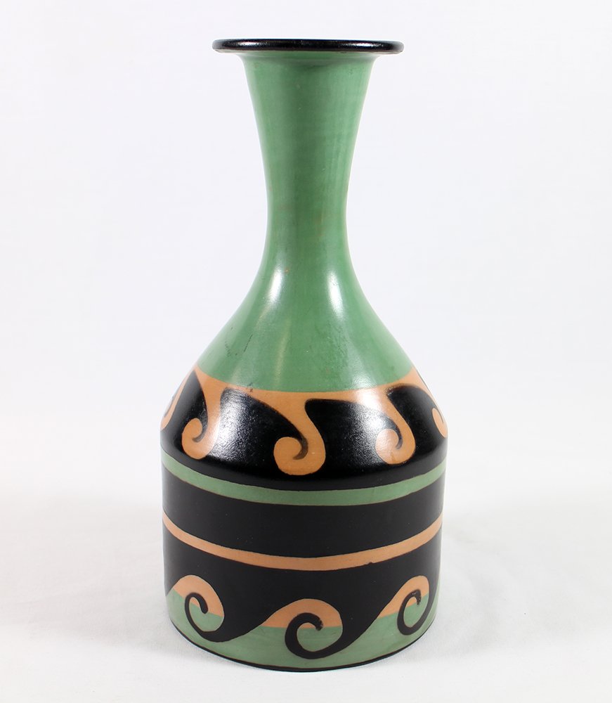 CHULUCANAS POTTERY VASE (1 of 2)