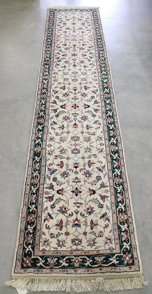 WOOL KASHAN RUNNER (1 of 5)