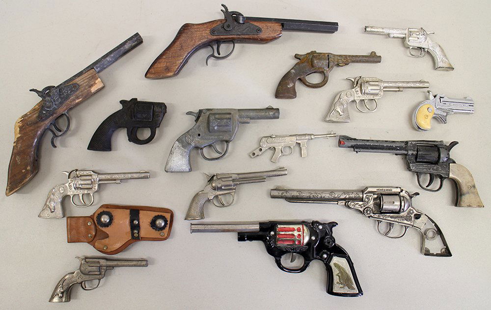 VINTAGE TOY & CAP GUNS (1 of 4)