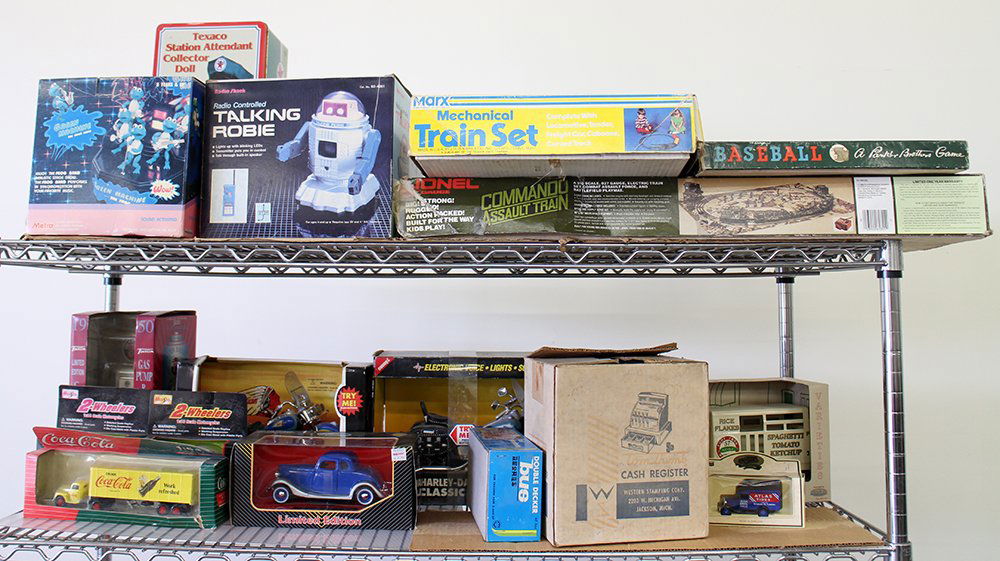 VINTAGE BOXED TOYS (1 of 4)