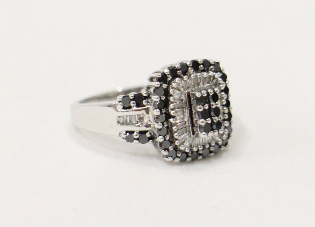 10KT 1 TCW DIAMOND RING (1 of 3)