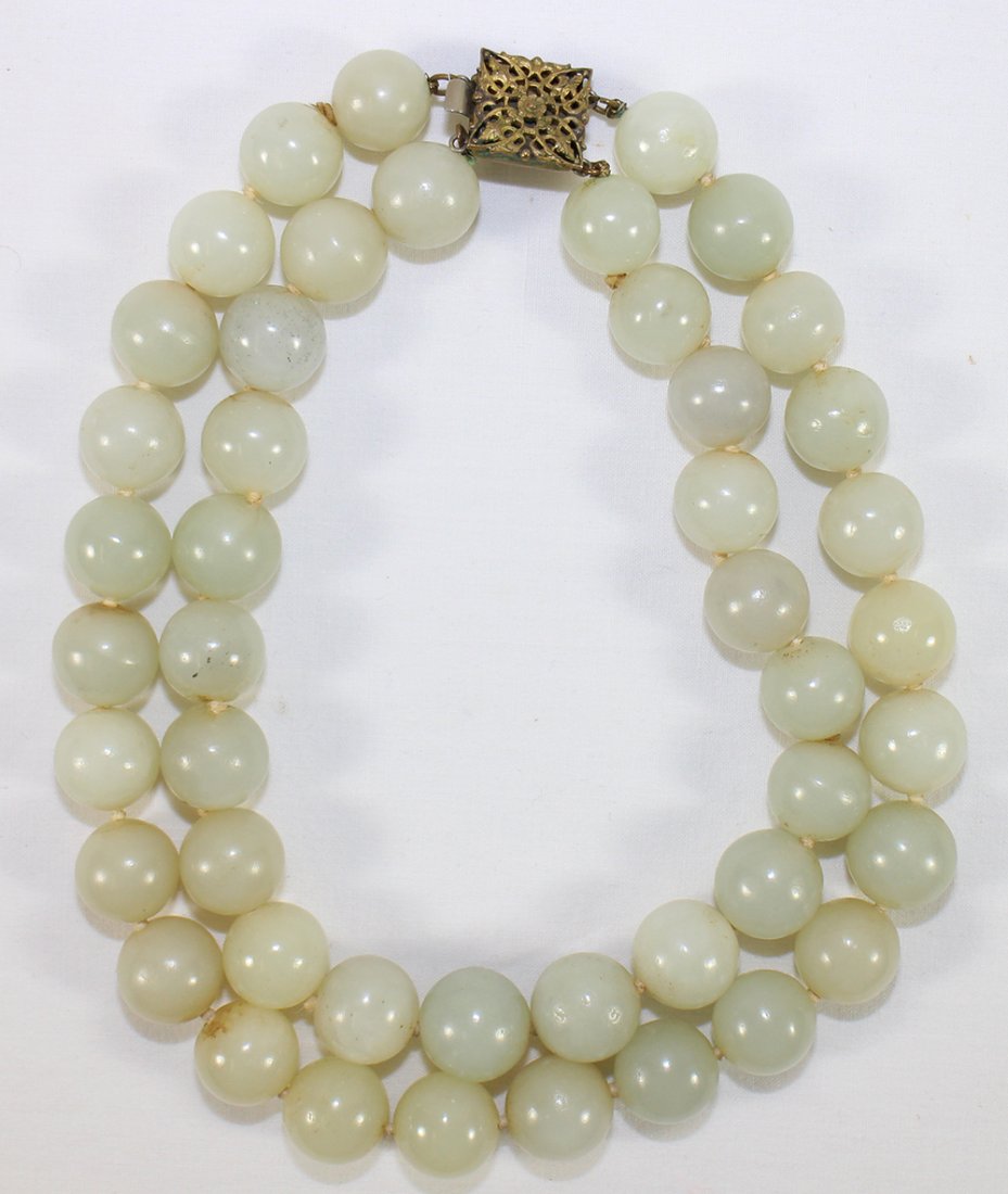 CHINESE JADE BEAD NECKLACE (1 of 4)