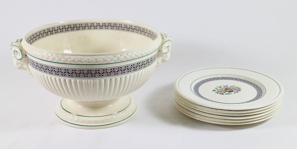 WEDGWOOD BOWL & PLATES (1 of 4)