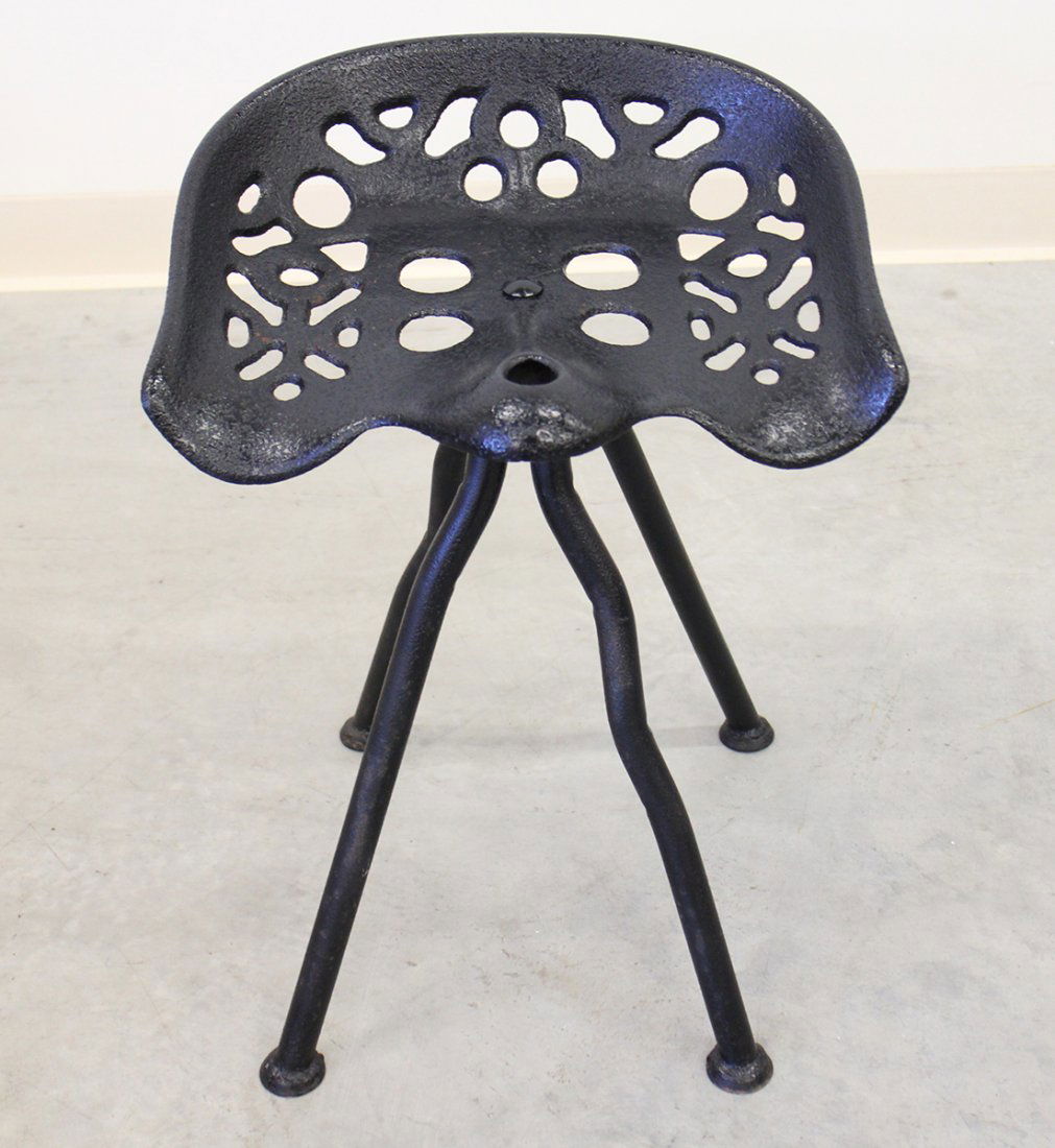 CAST IRON TRACTOR SEAT STOOL (1 of 2)