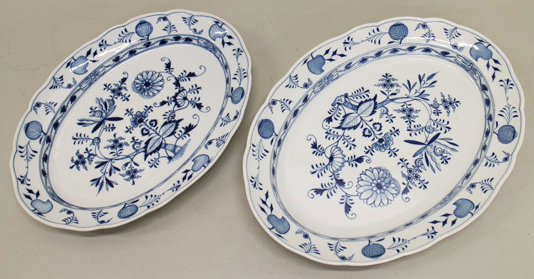 (2) MEISSEN BLUE ONION PLATTERS (1 of 5)
