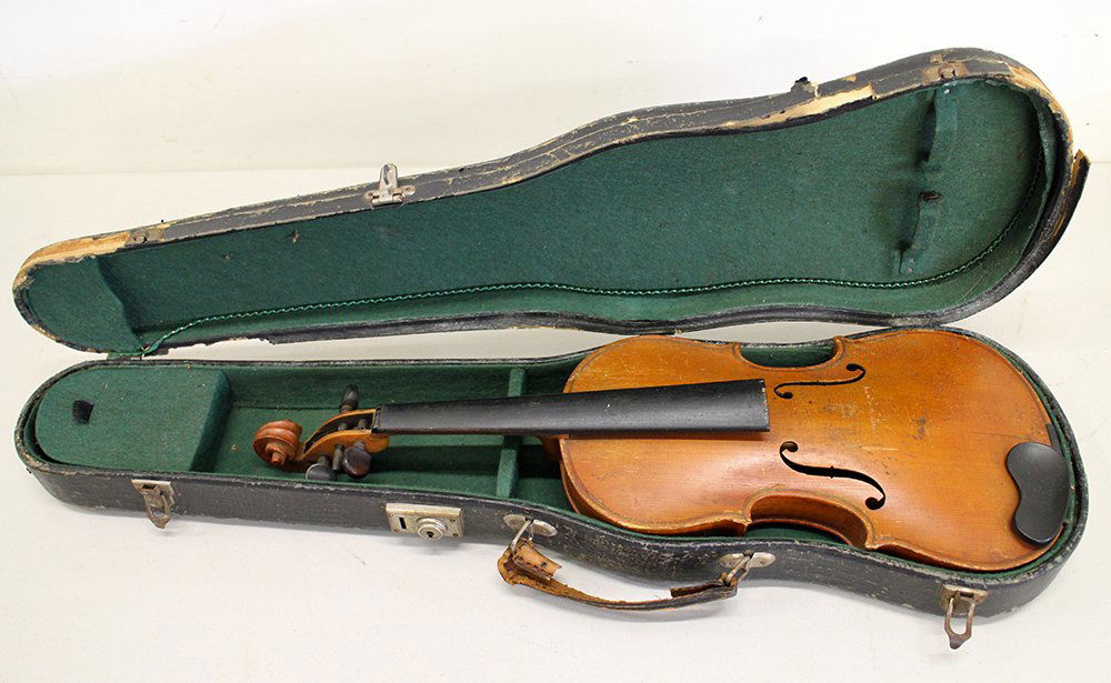 ANTIQUE VIOLIN (1 of 4)