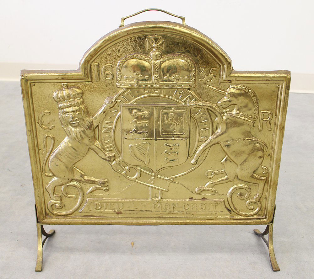 ANTIQUE BRITISH FIREPLACE SCREEN: British brass fireplace fireback or screen with Dieu Et Mon Droit 1635 lioin and unicorn crest. 24" tall 23" wide.