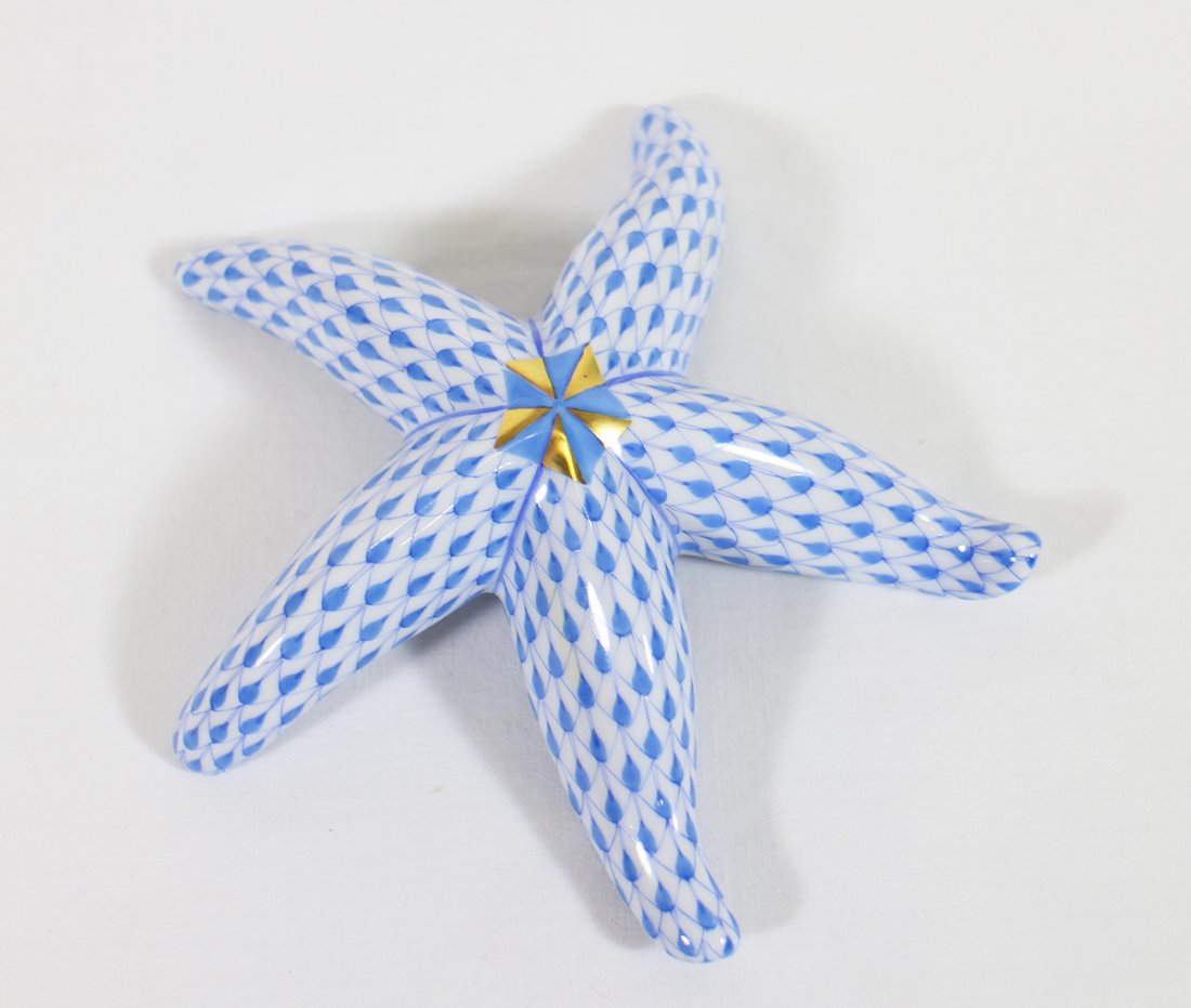 HEREND FISHNET STARFISH FIGURINE (1 of 3)