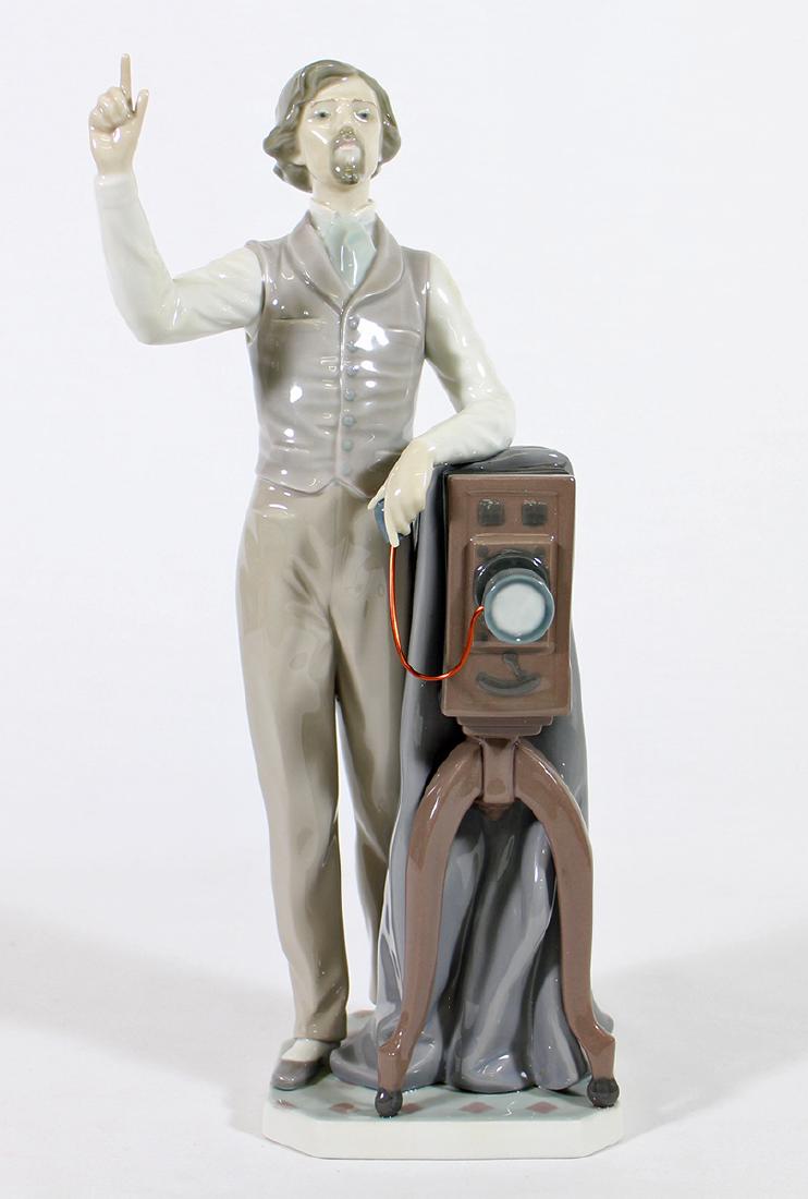 LLADRO 5195 "SAY CHEESE" PHOTOGRAPHER W/ BOX (1 of 3)