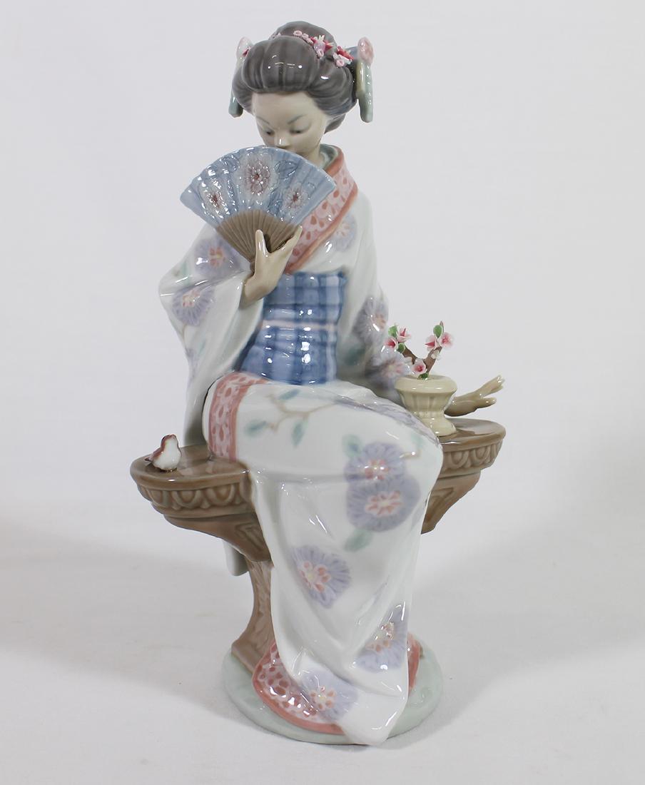 LLADO NIPPON LADY FIGURINE: Lladro porcelain Geisha "Nippon Lady" # 5327. 9"