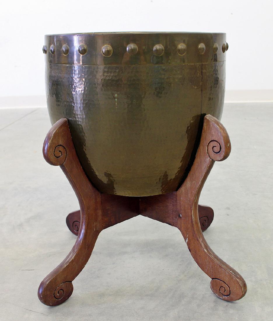 HAMMERED METAL PLANTER WITH STAND (1 of 2)