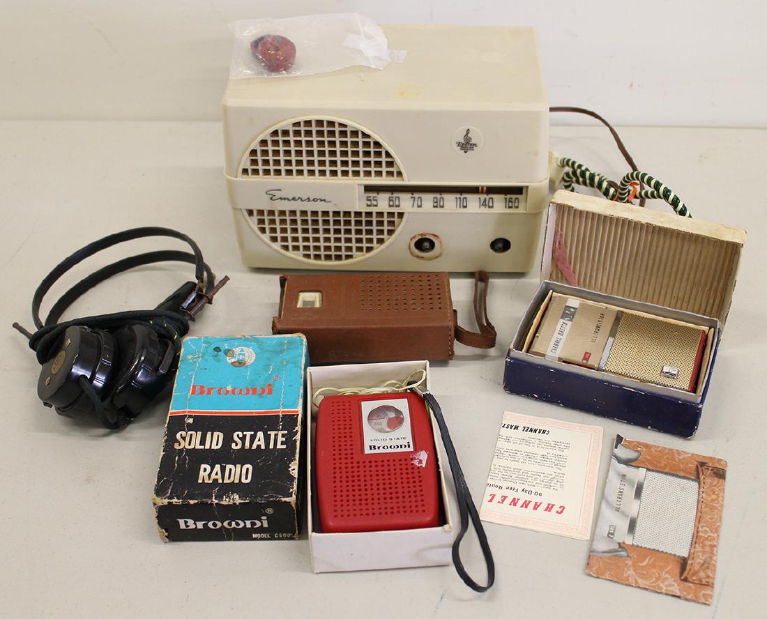 VINTAGE RADIOS & MORE (1 of 3)