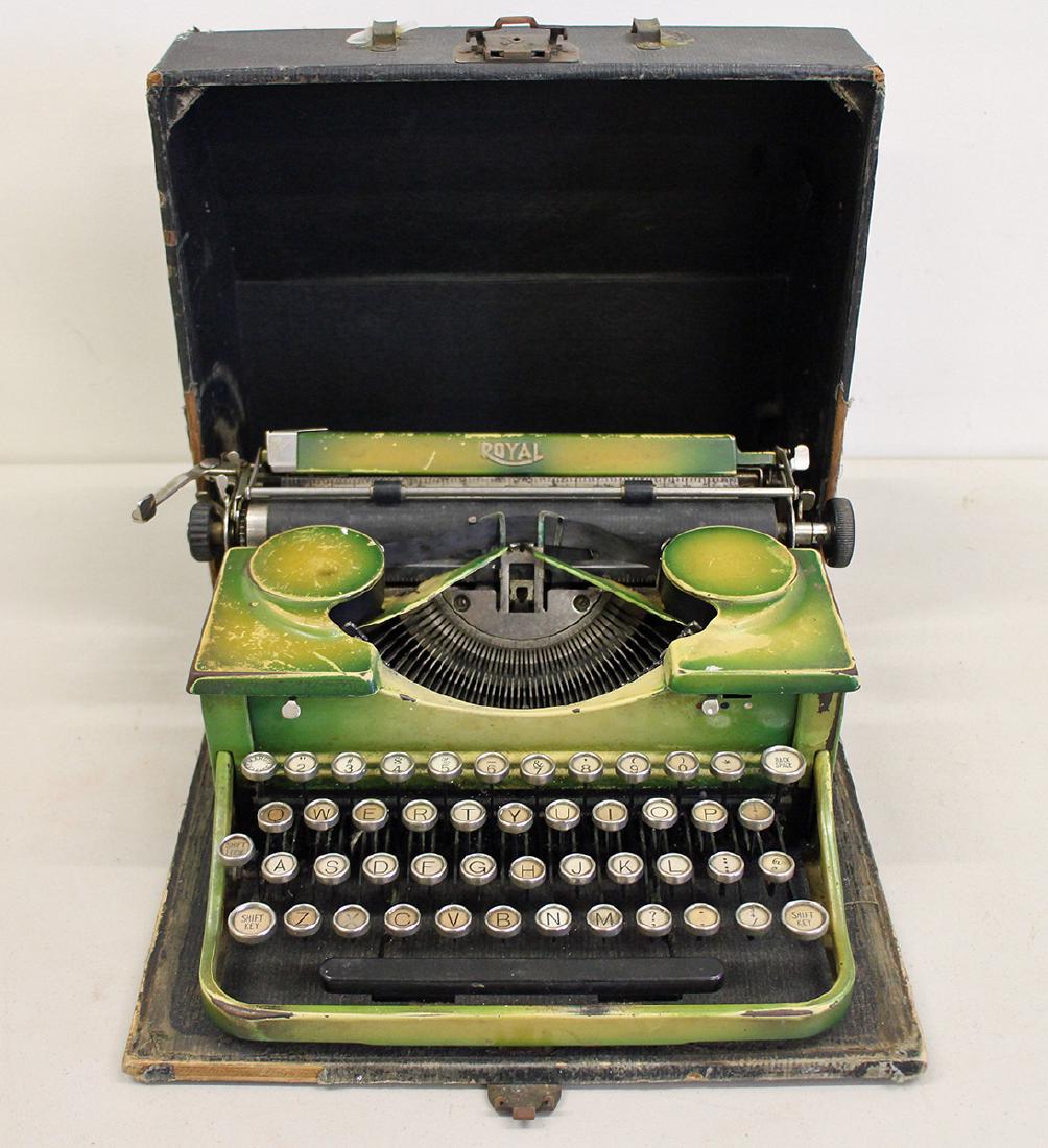 VINTAGE 1930's GREEN ROYAL TYPEWRITER (1 of 3)