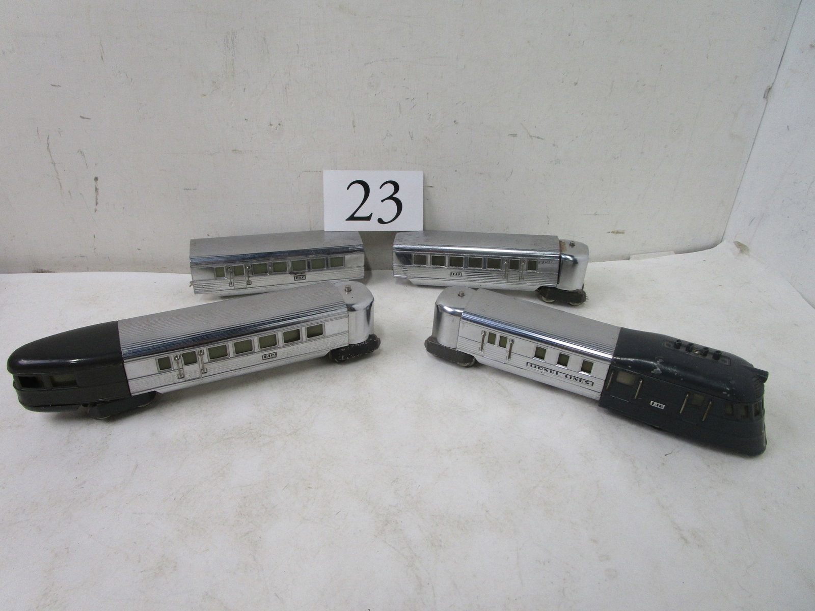Lionel Train: Lionel # 616 engine, Observation car, & 2 passenger cars missing wheels