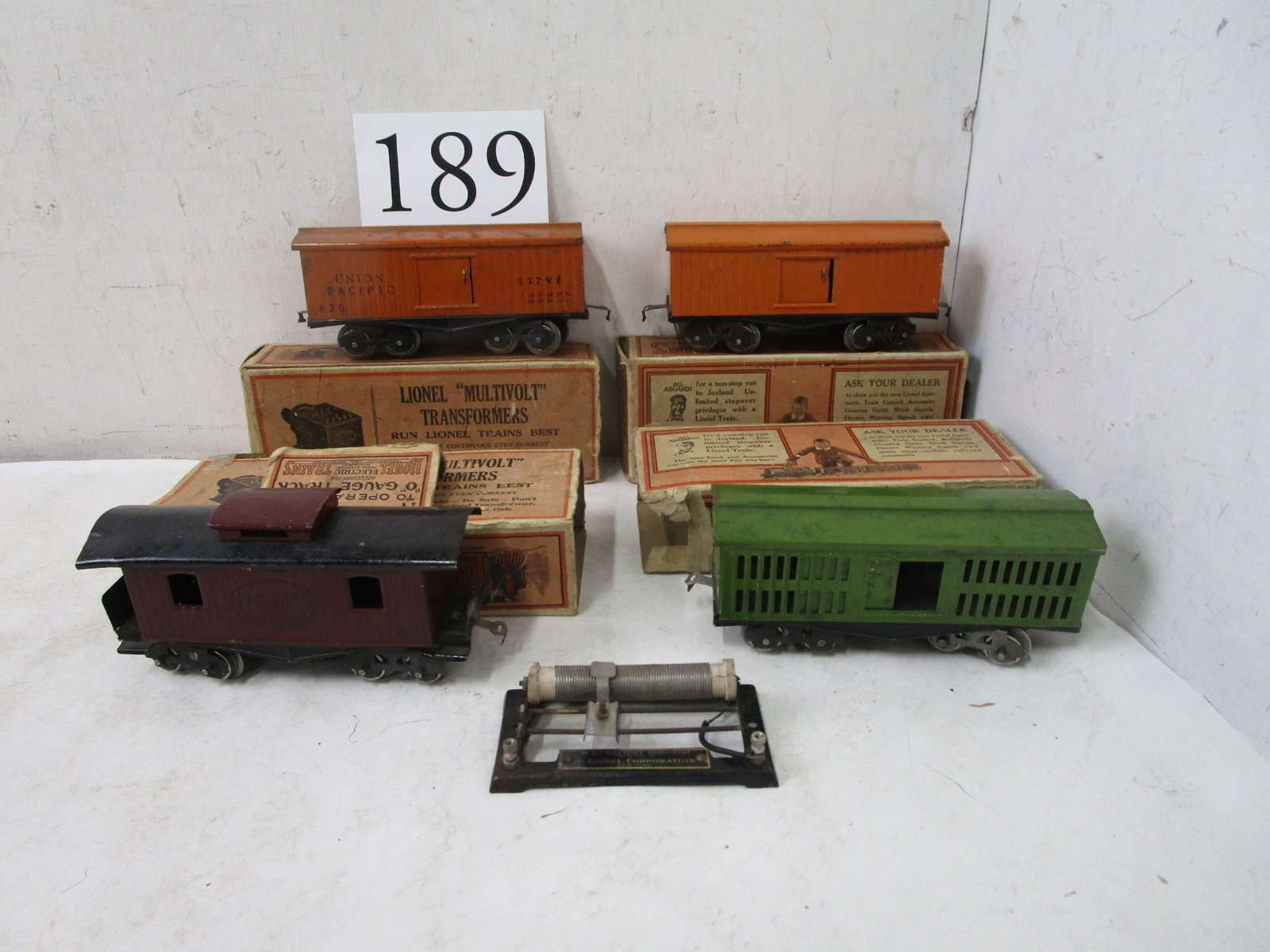 Lionel Train: Lionel with original boxes; two #820 box cars, #821 cattle car, #822 caboose, & Rheostat, no engine