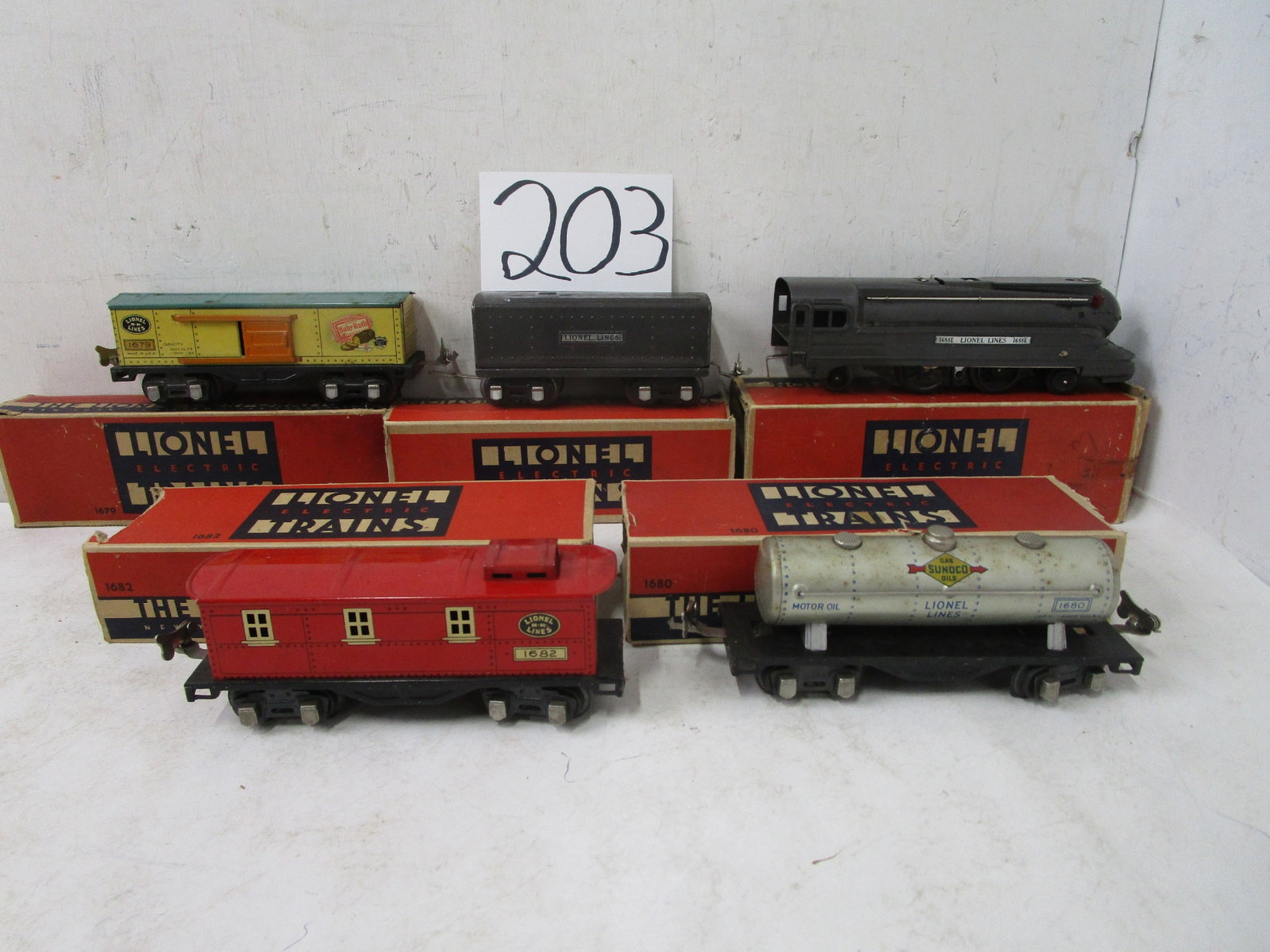 Lionel Train: Lionel #1688E engine, #1689T tender, #1679 cattle car (Baby Ruth), #1680 Sunoco tank car, #1682 caboose, all with original boxes