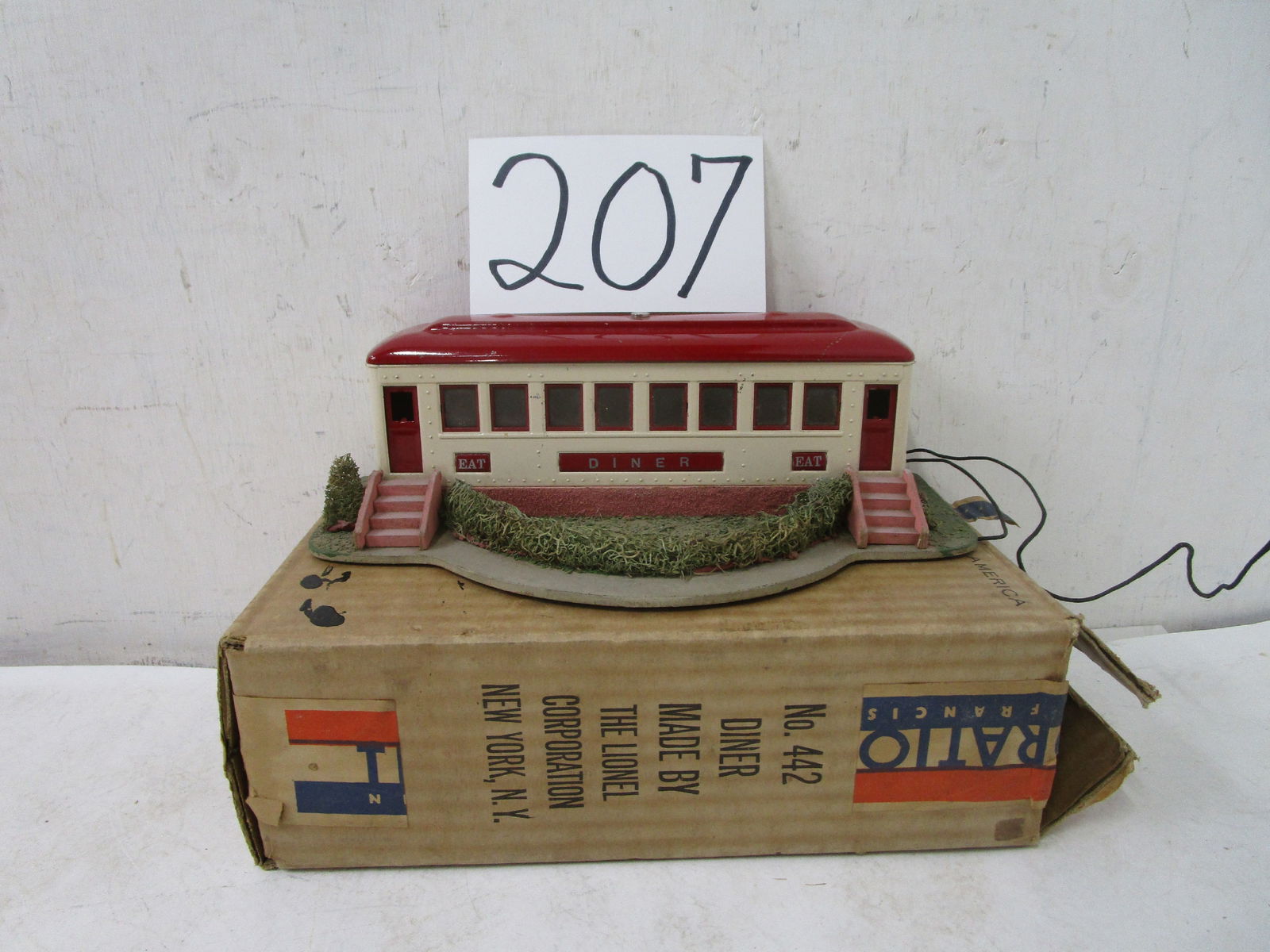 Lionel Diner (1 of 2)