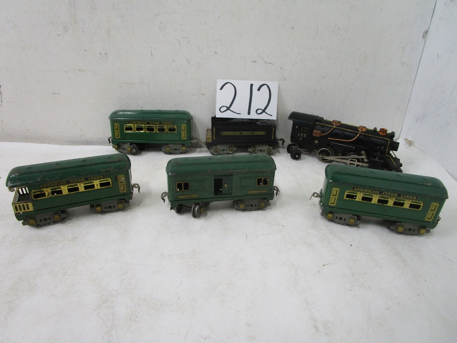 American Flyer Train: American Flyer #420 black engine, tender, (2) #1213 Pullman cars, #1214 baggage car, #1217 observation car