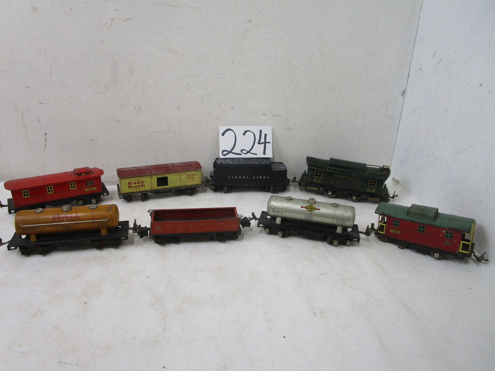 Lionel train (1 of 5)