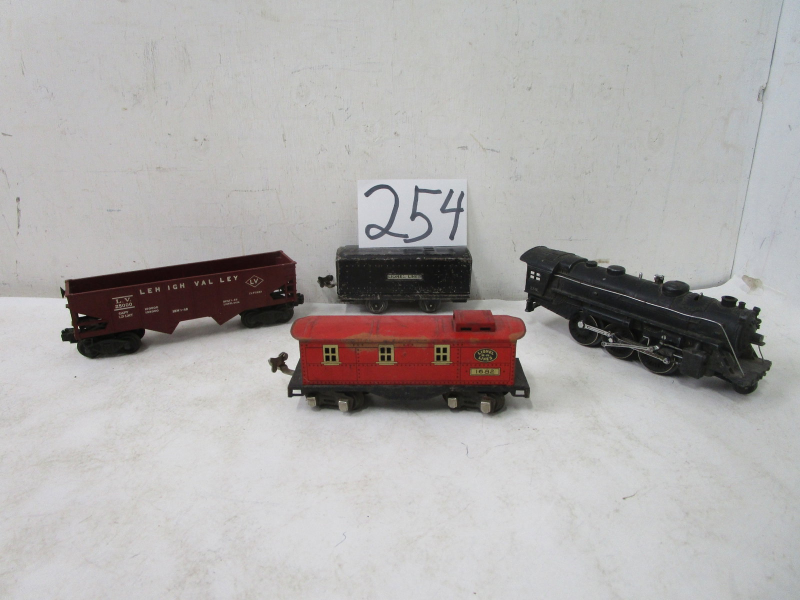 Lionel Train: Lionel # 2246 engine, tender, Lehigh Valley maroon car, #1682 caboose