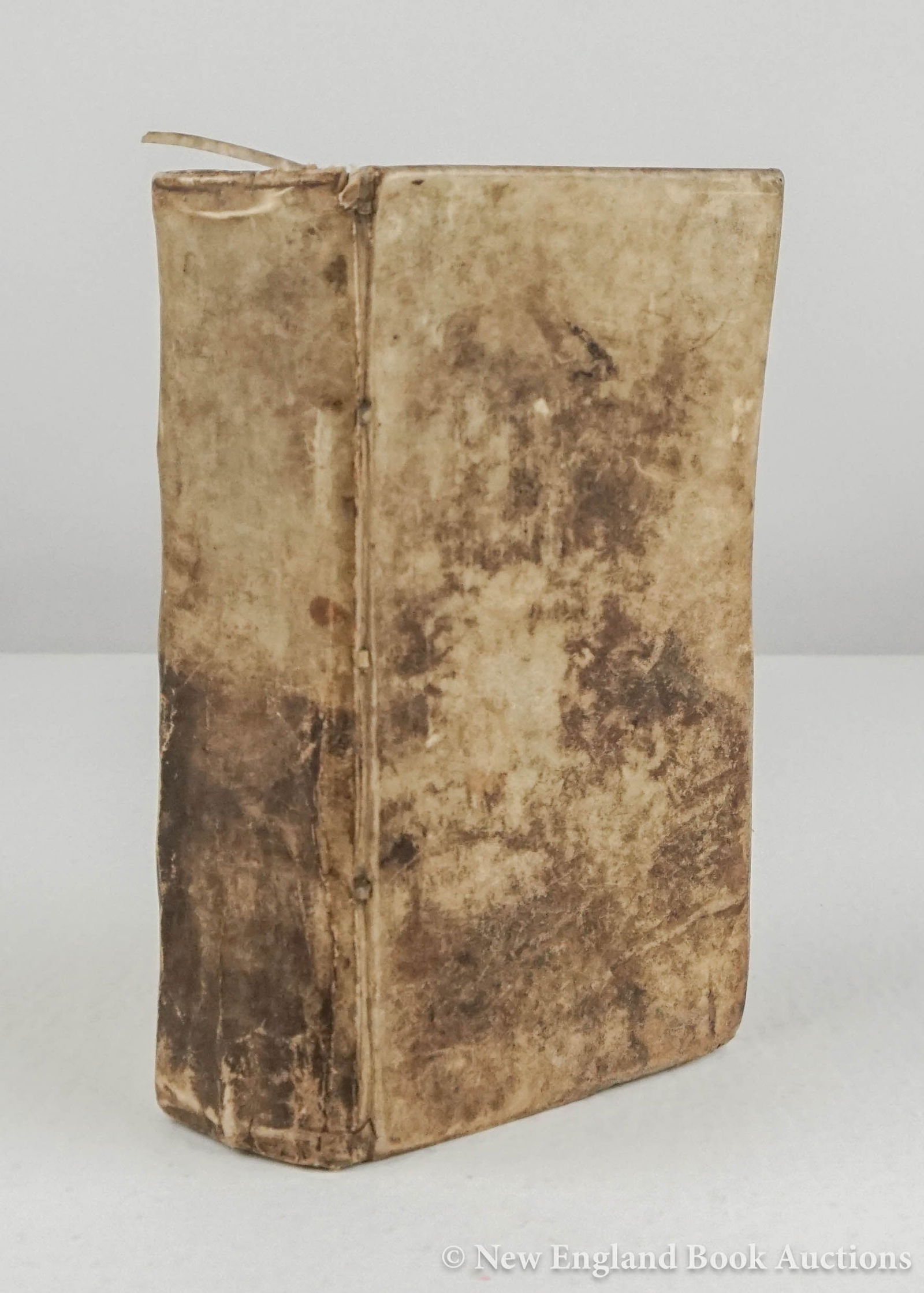 Pasor, Georg: 172. Pasor, Georg. Manuale Novi Testamenti. Title in red and black. 12mo, contemporary vellum; contemporary ink ex-libris, some browning, generally sound. Leipzig: Weidmanniana, 1641 [100/150]