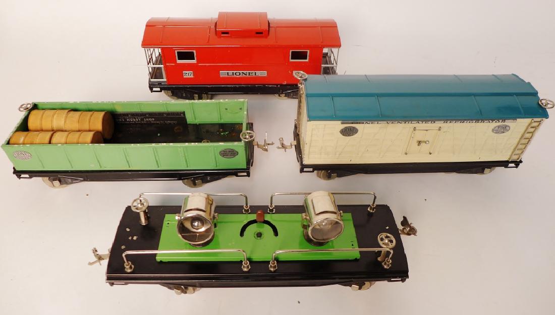 Vintage Lionel Trains Cars 212, 217, 214R, 220 (1 of 8)