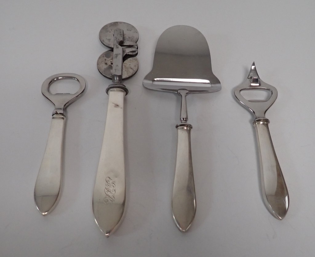 4 Pieces of Tiffany Faneuil Sterling Serving Ware (1 of 10)