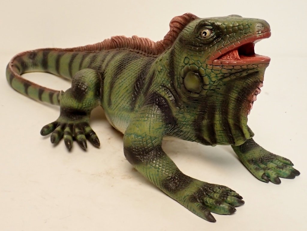 Outdoor Iguana Garden Statue (1 of 7)
