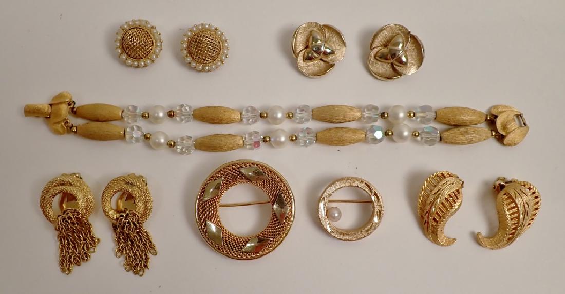 Vintage Kramer Jewelry Assortment (1 of 13)