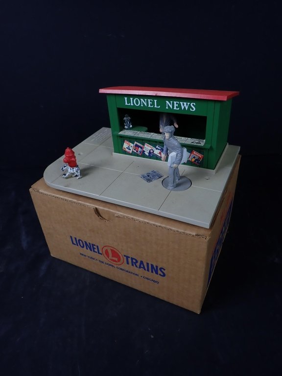 Lionel No. 128 Animated Newsstand (1 of 4)