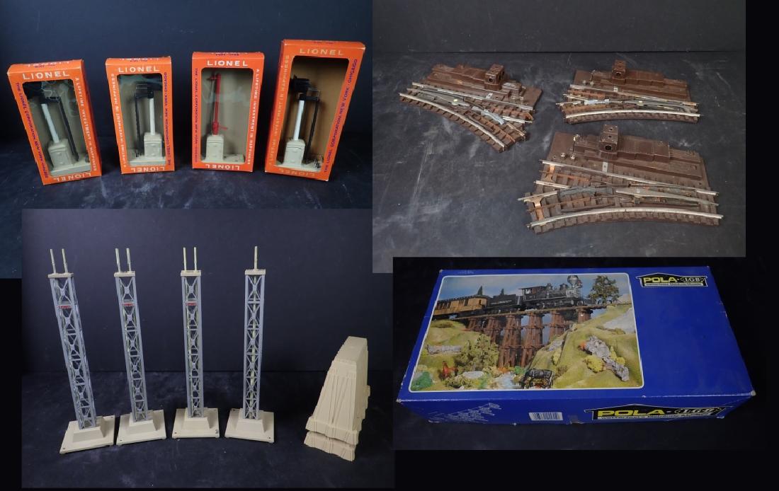 Vintage Model Train Accessories and Switches: Lot includes: - Four Vintage Boxed Lionel Train Signals: Lionel No. 154 Highway Signal, Lionel No. 161 Mail Pickup Set, 2 x Lionel No. 163 Signal Target Block Signal. Height: 9 3/8"; Width: 4"; Depth: