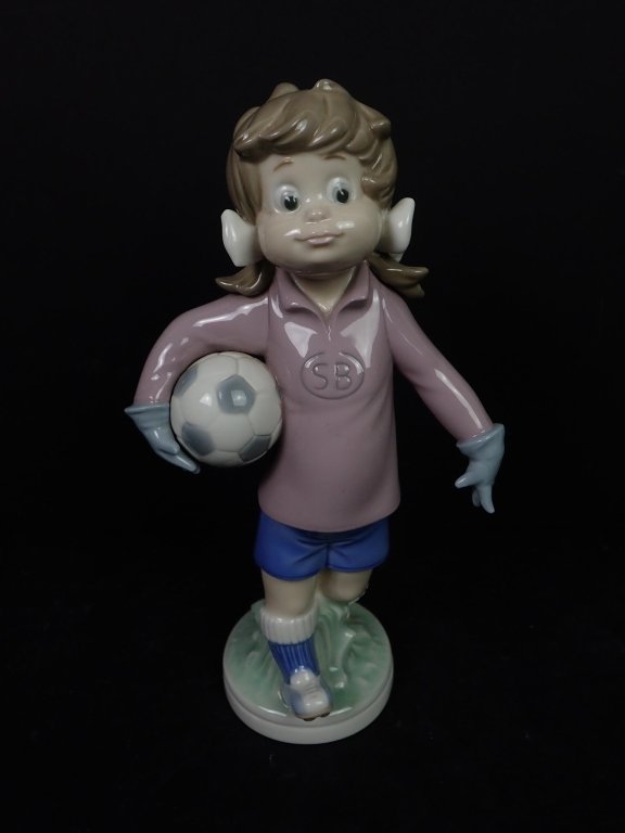 Lladro Figurine Sports Lilly Futbol Soccer Girl