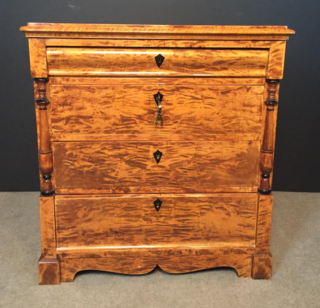 Antique Tiger Maple Chest Of Drawers Sep 12 2019 Sterling