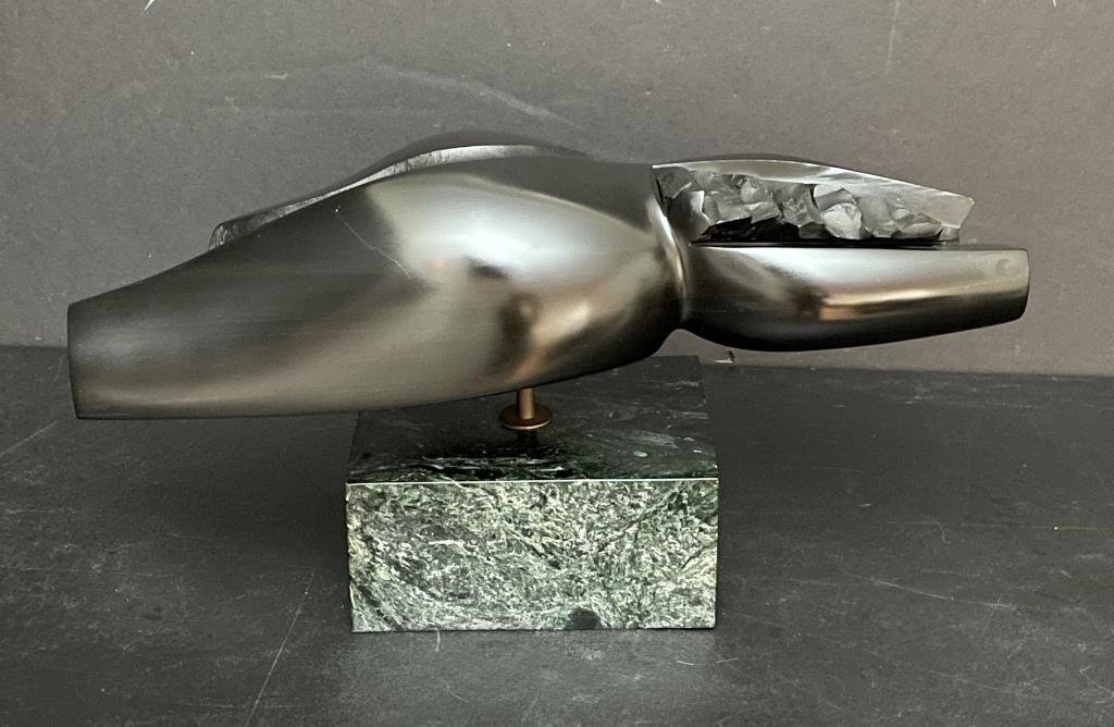 Luis R. Cuevas (1932-2019) America: Belgium black marble abstract sculpture. Luis R Cuevas. Contemporary. Born in Utuado, Puerto Rico. Was active and lived in California. Pure black marble figure on green marble base. OA height 12.5". L