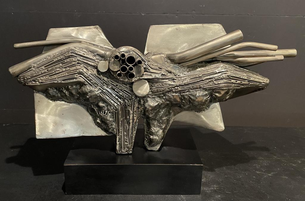 Modern Surrealistic Steel Sculpture: Eladio Gonzalez (Born 1937) active Illinois/Cuba. Machine style brutalist steel sculpture. The Chicago-based painter and sculptor Eladio González was born in the town of Itabo in the province of 