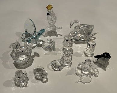 Lot of 12 Swarovski Birds: Collection of 12 various Swarovski birds. Owls, parrots, etc. STERLING ASSOCIATES STRIVES TO PROVIDE ACCURATE, OBJECTIVE, & FAIR INFORMATION ON ALL LOTS. WE WILL BE HAPPY TO ANSWER ANY QUESTIONS