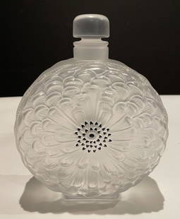 Lalique Extra Large Dahlia Perfume: Original marked Lalique extra large Dahlia perfume bottle. H 8". STERLING ASSOCIATES STRIVES TO PROVIDE ACCURATE, OBJECTIVE, & FAIR INFORMATION ON ALL LOTS. WE WILL BE HAPPY TO ANSWER ANY 