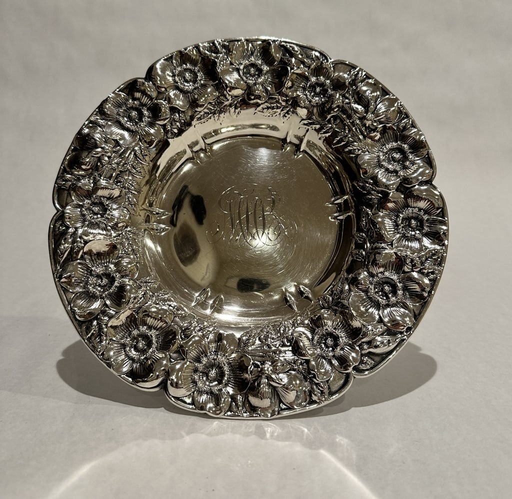 A Whiting Lily Sterling Silver Compote A Whiting Lily sterling silver compote. Pattern code 5929, 4" (1 of 6)