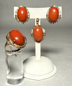18K Gold And Coral Jewelry Set