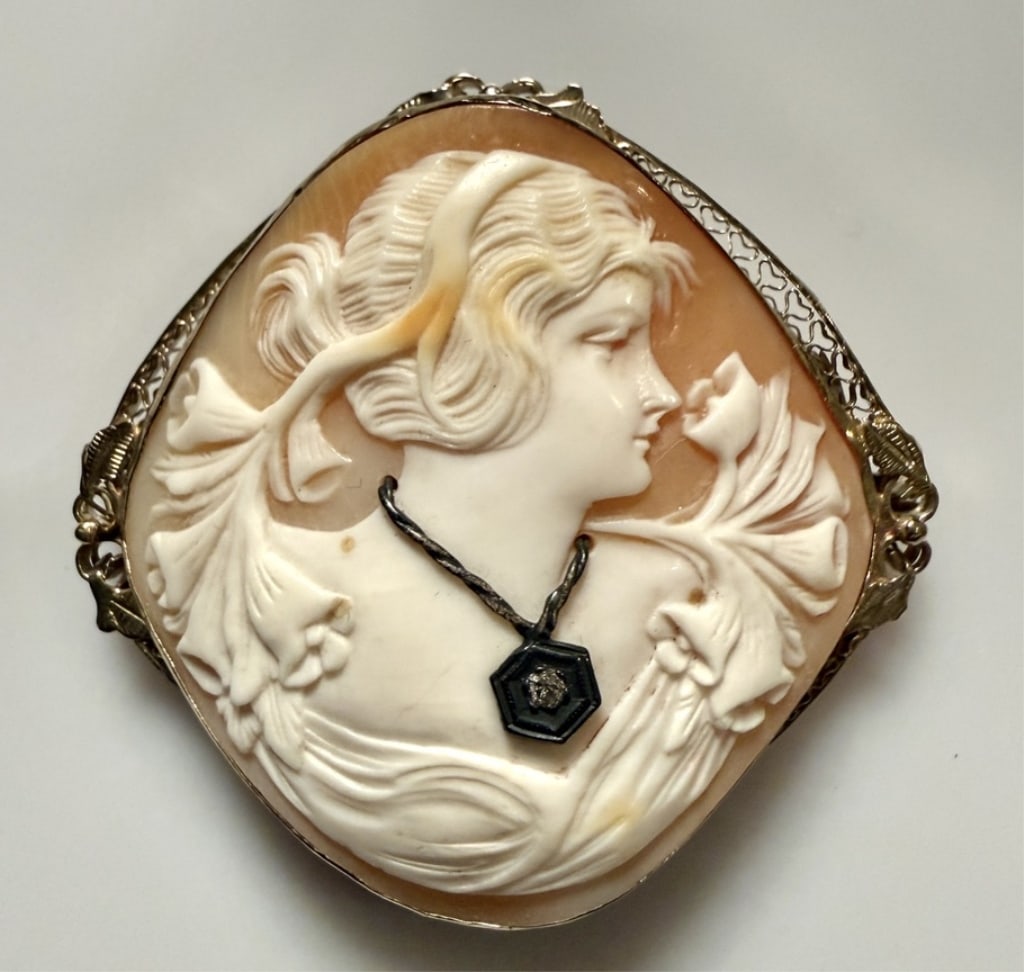 14K White Gold And Diamond Cameo Brooch Pin: Approx. dimensions 1 7/8" x 1 7/8". Marked 14K. Approx. gross weight 17.6 grams. STERLING ASSOCIATES STRIVES TO PROVIDEACCURATE, OBJECTIVE, & FAIR INFORMATION ON ALL LOTS. WE WILL BE HAPPY TO ANSWER A