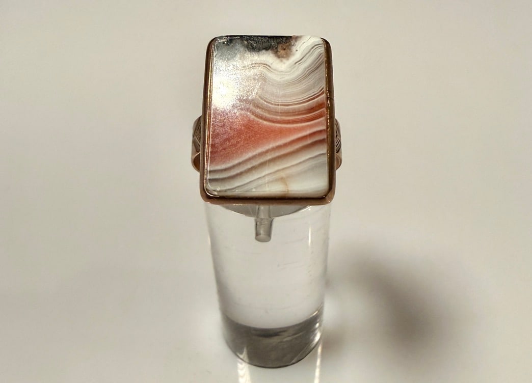 9K Gold And Agate Ring: Ring size 8 1/4. Tested 9K. Approx. gross weight 5.0 grams. STERLING ASSOCIATES STRIVES TO PROVIDE ACCURATE, OBJECTIVE, & FAIR INFORMATION ONALL LOTS. WE WILL BE HAPPY TO ANSWER ANY QUESTIONS AND PROV