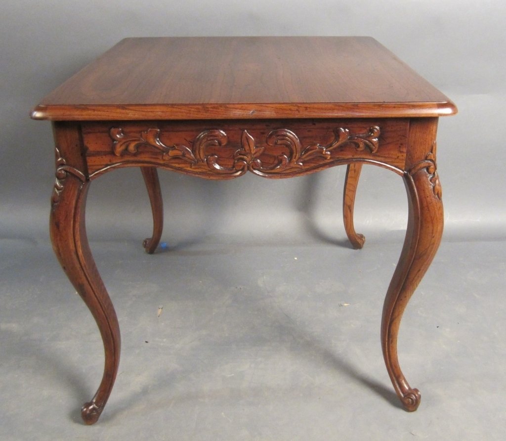 Henredon Side Table: Henredon wood side table, signed: Henredon fine furniture Height: 25", Width: 26"
